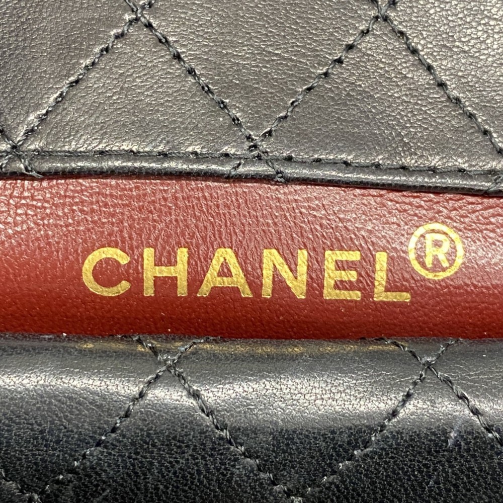 CHANEL Black Lambskin Leather Shoulder Bag - Picture 5 of 13